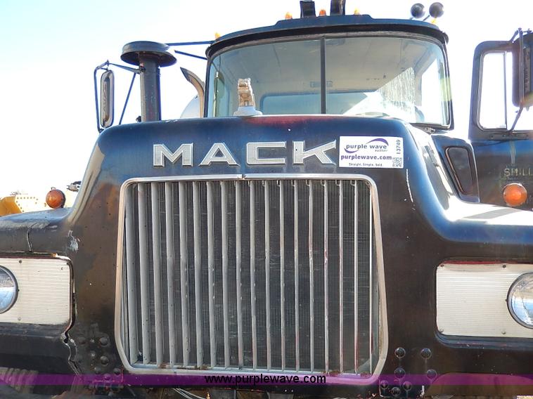 image for item I3749 1973 Mack DM600 water truck