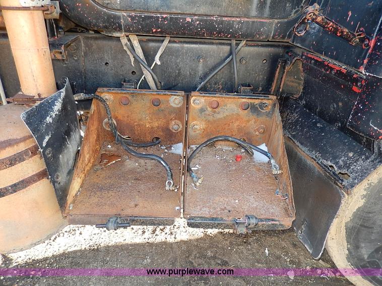 image for item I3749 1973 Mack DM600 water truck