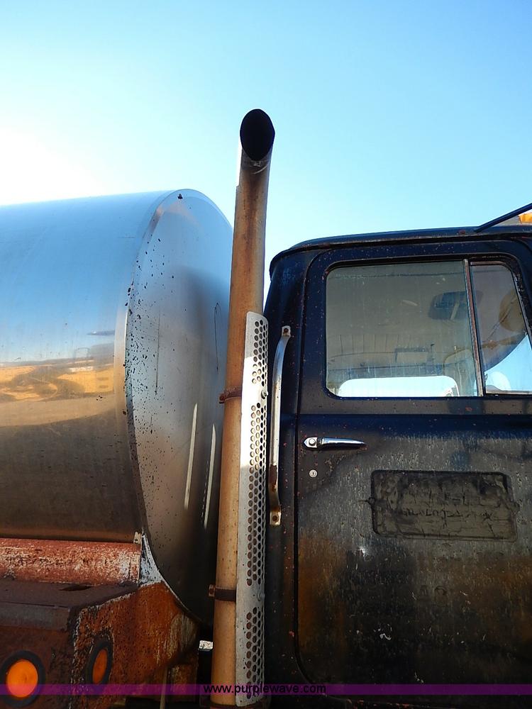 image for item I3749 1973 Mack DM600 water truck