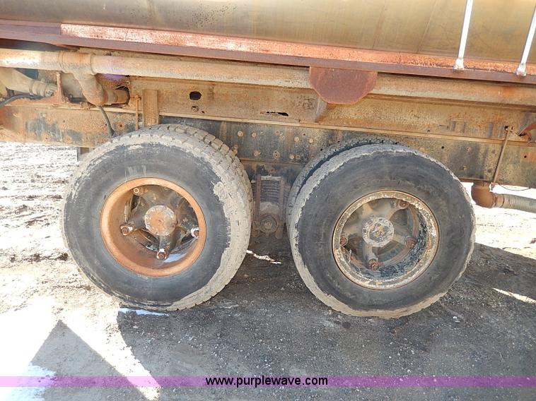 image for item I3749 1973 Mack DM600 water truck