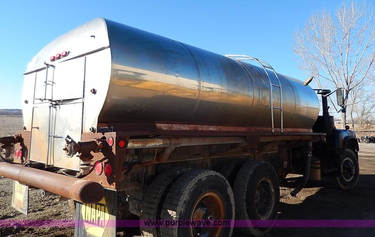 image for item I3749 1973 Mack DM600 water truck