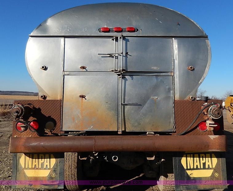 image for item I3749 1973 Mack DM600 water truck