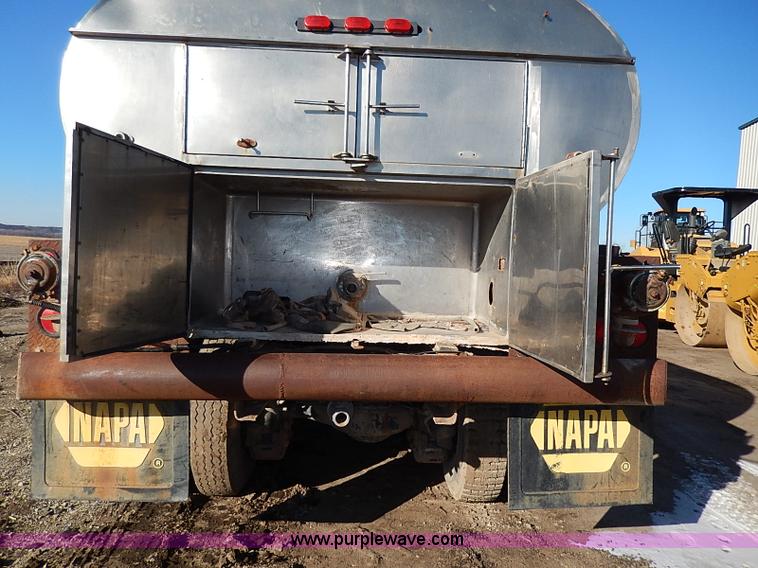 image for item I3749 1973 Mack DM600 water truck