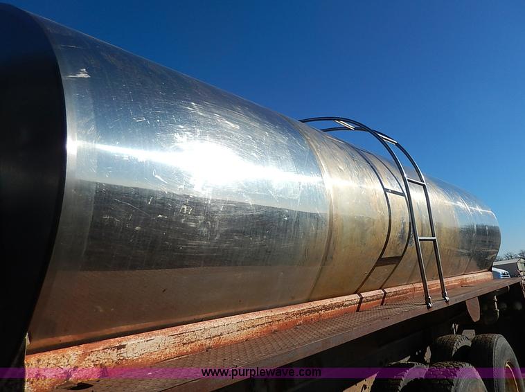 image for item I3749 1973 Mack DM600 water truck