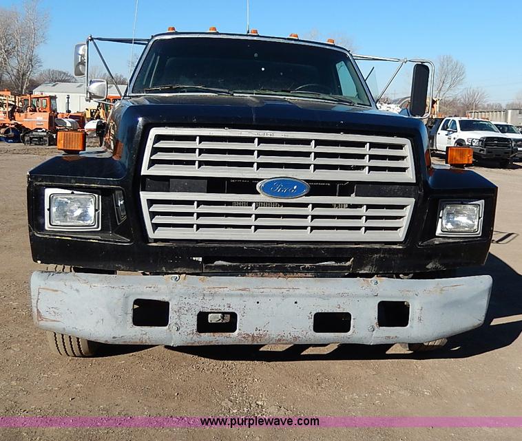 image for item I3750 1989 Ford F700 Custom Cab dump bed truck