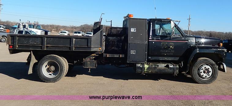 image for item I3750 1989 Ford F700 Custom Cab dump bed truck