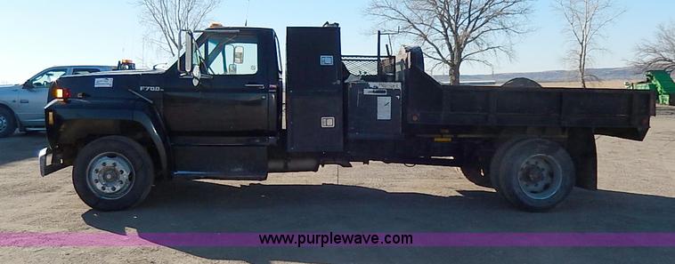 image for item I3750 1989 Ford F700 Custom Cab dump bed truck
