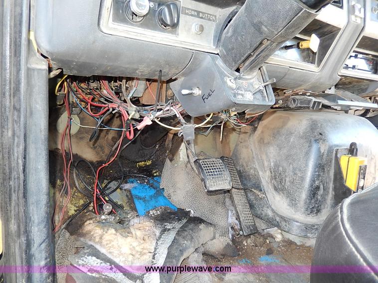 image for item I3750 1989 Ford F700 Custom Cab dump bed truck