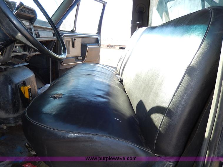 image for item I3750 1989 Ford F700 Custom Cab dump bed truck