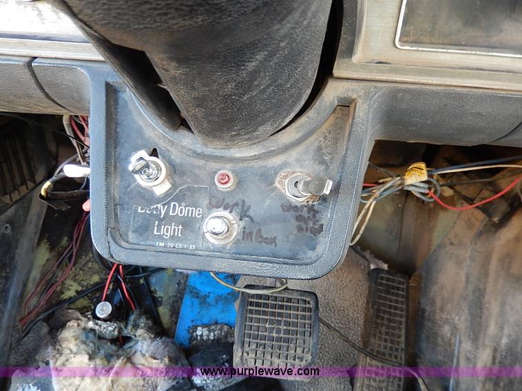 image for item I3750 1989 Ford F700 Custom Cab dump bed truck