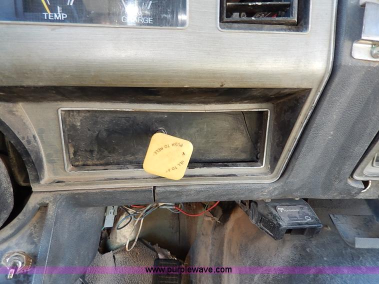 image for item I3750 1989 Ford F700 Custom Cab dump bed truck