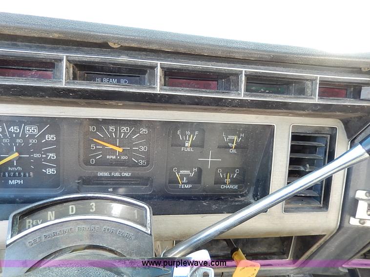 image for item I3750 1989 Ford F700 Custom Cab dump bed truck