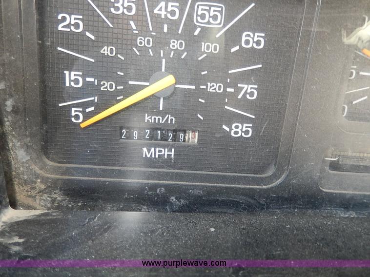 image for item I3750 1989 Ford F700 Custom Cab dump bed truck