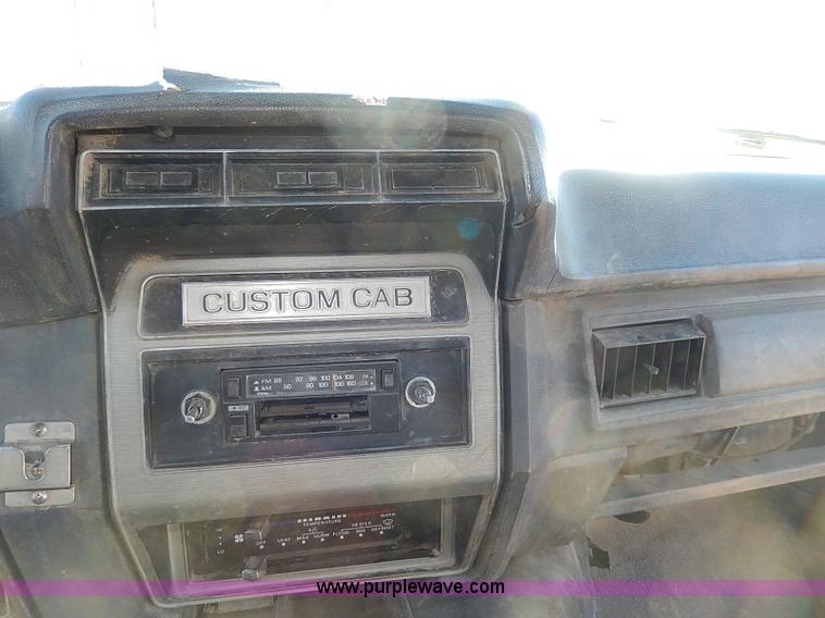 image for item I3750 1989 Ford F700 Custom Cab dump bed truck