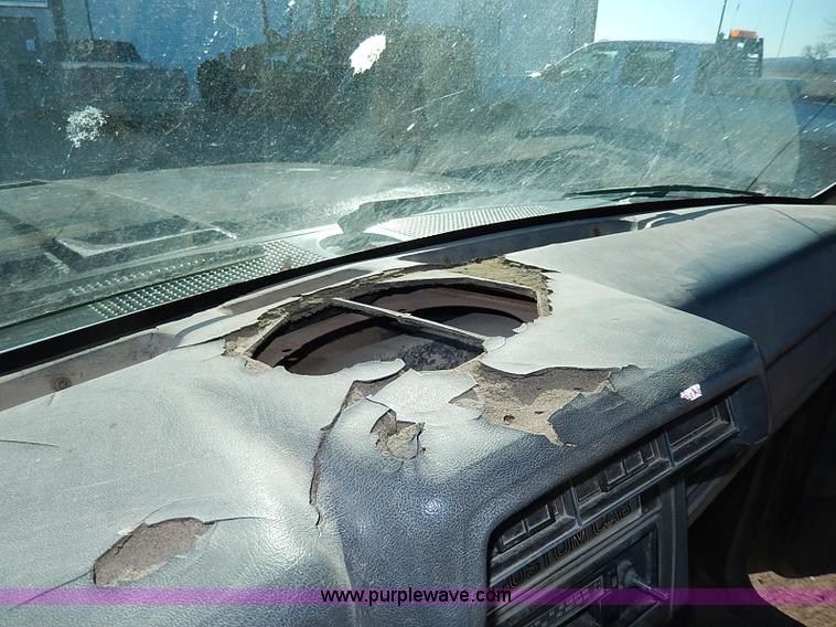 image for item I3750 1989 Ford F700 Custom Cab dump bed truck