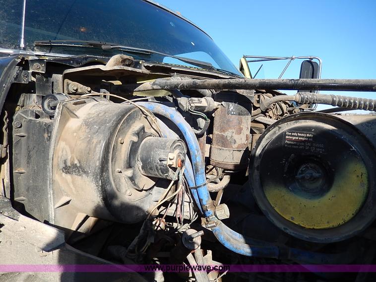 image for item I3750 1989 Ford F700 Custom Cab dump bed truck