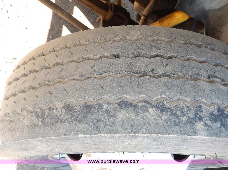 image for item I3750 1989 Ford F700 Custom Cab dump bed truck