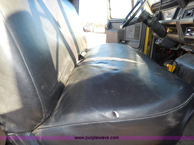 image for item I3750 1989 Ford F700 Custom Cab dump bed truck