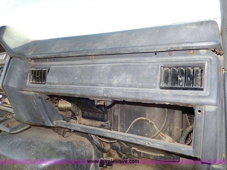 image for item I3750 1989 Ford F700 Custom Cab dump bed truck