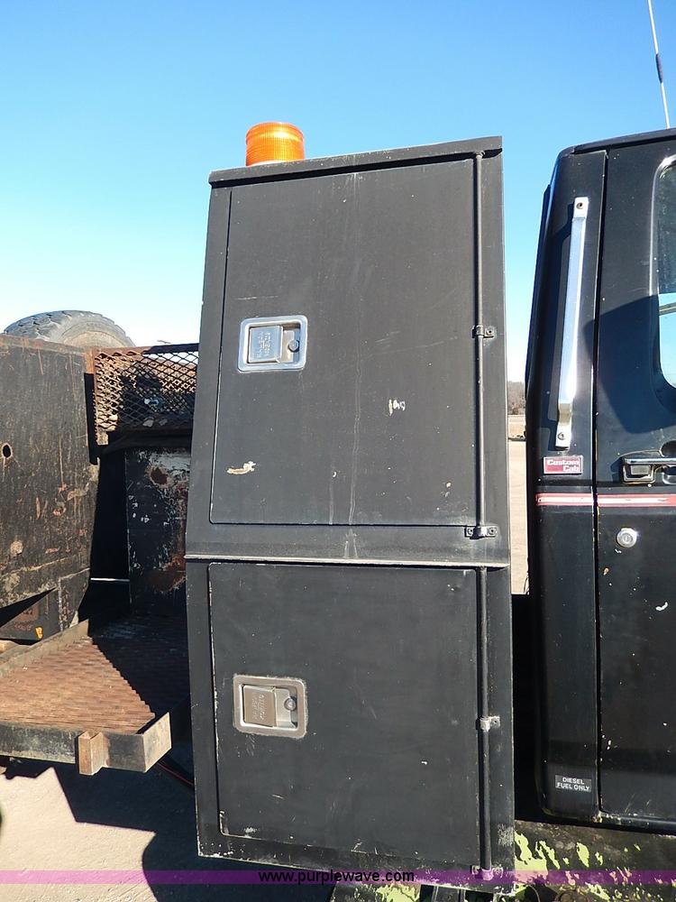 image for item I3750 1989 Ford F700 Custom Cab dump bed truck