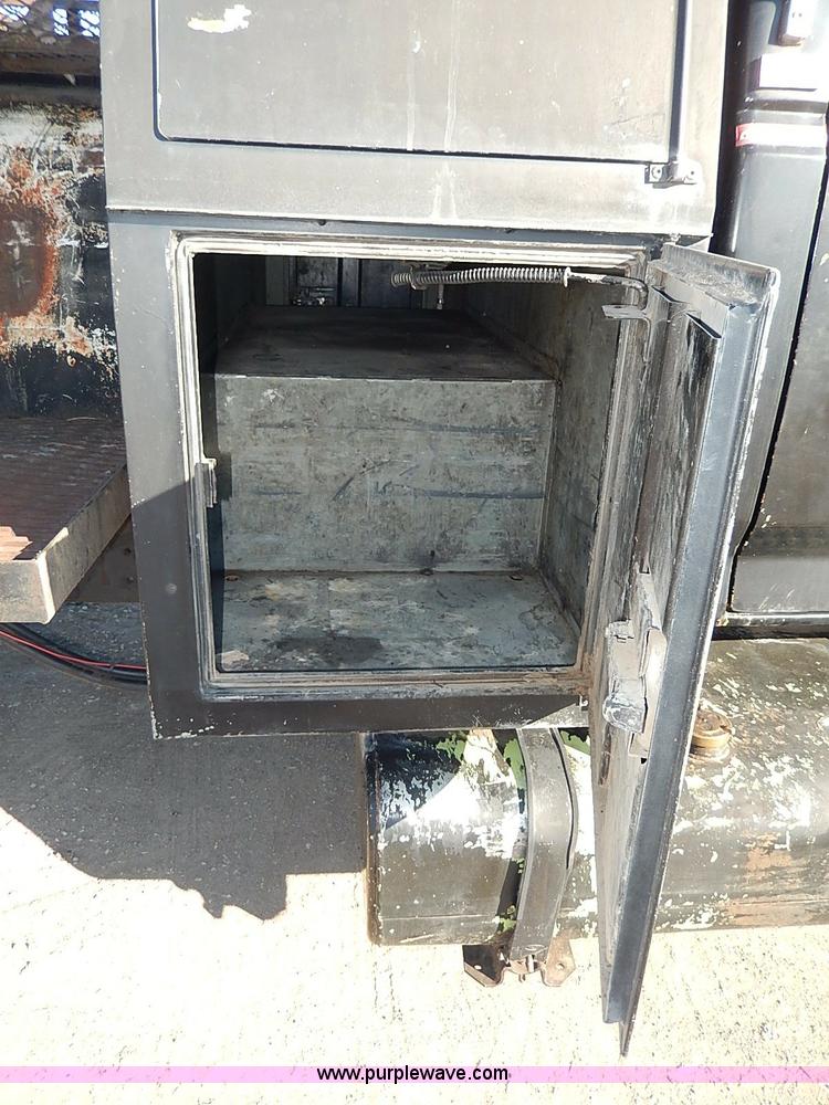 image for item I3750 1989 Ford F700 Custom Cab dump bed truck