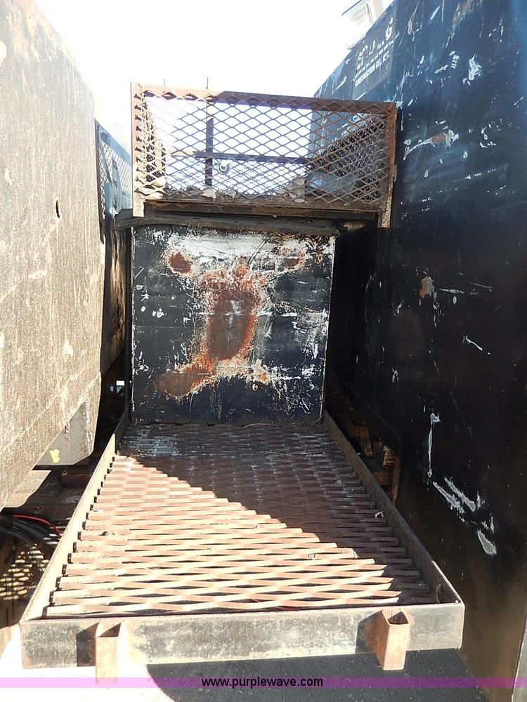 image for item I3750 1989 Ford F700 Custom Cab dump bed truck