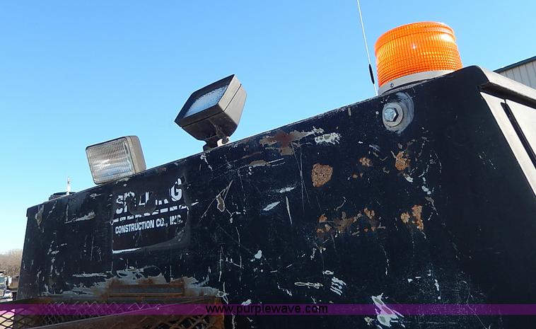 image for item I3750 1989 Ford F700 Custom Cab dump bed truck