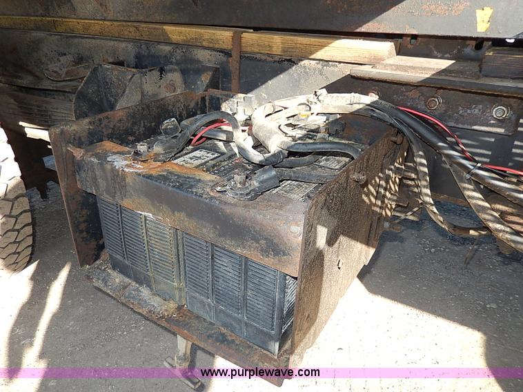 image for item I3750 1989 Ford F700 Custom Cab dump bed truck