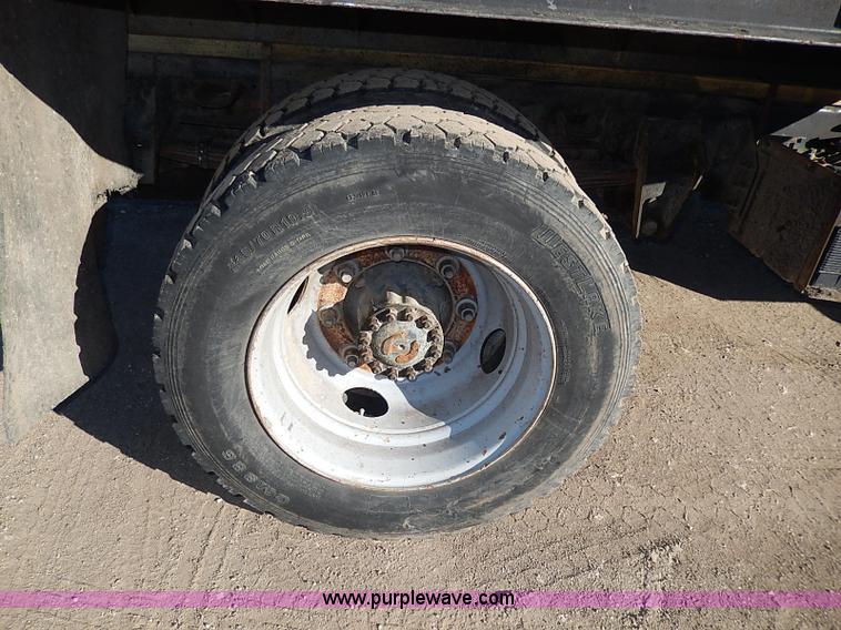 image for item I3750 1989 Ford F700 Custom Cab dump bed truck