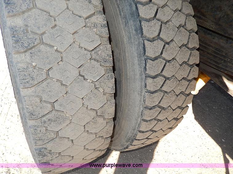 image for item I3750 1989 Ford F700 Custom Cab dump bed truck