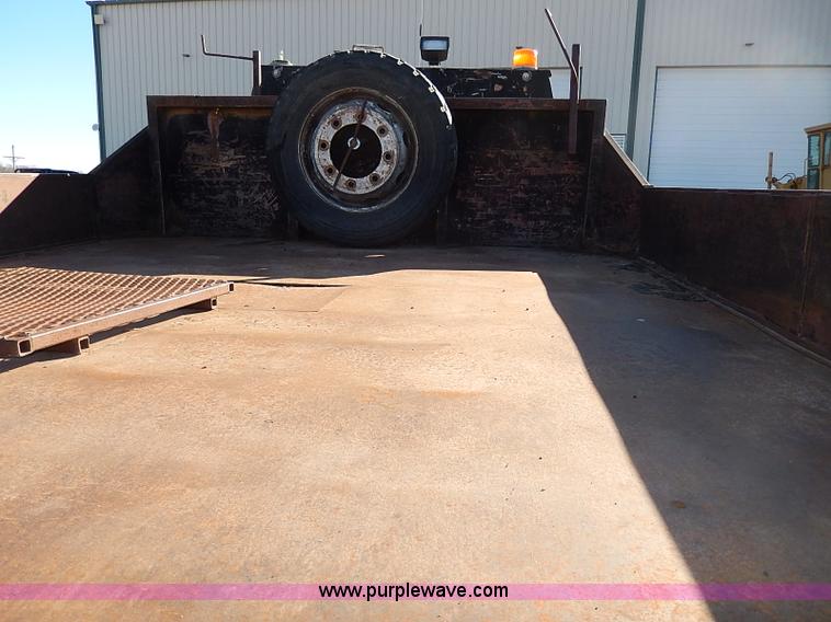 image for item I3750 1989 Ford F700 Custom Cab dump bed truck