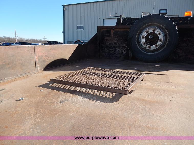 image for item I3750 1989 Ford F700 Custom Cab dump bed truck