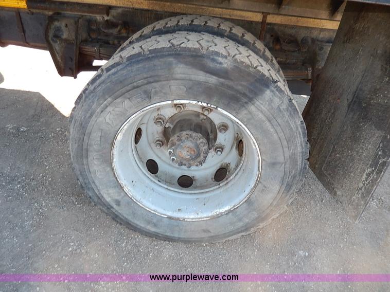 image for item I3750 1989 Ford F700 Custom Cab dump bed truck