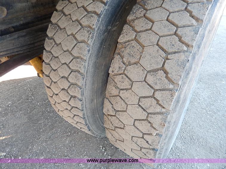 image for item I3750 1989 Ford F700 Custom Cab dump bed truck