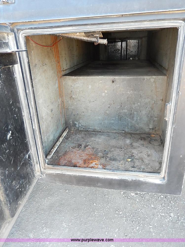 image for item I3750 1989 Ford F700 Custom Cab dump bed truck