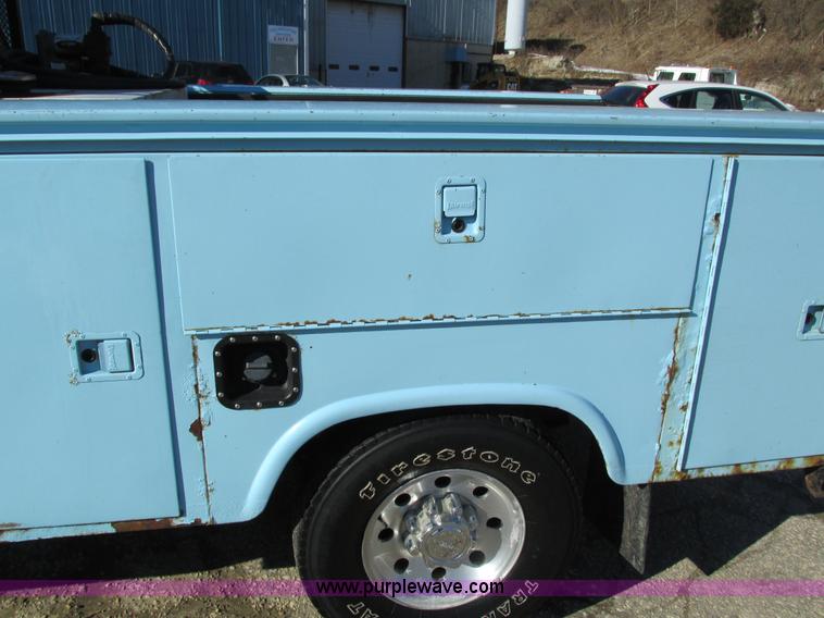 image for item I4195 1999 Ford F250 Super Duty XL utility truck