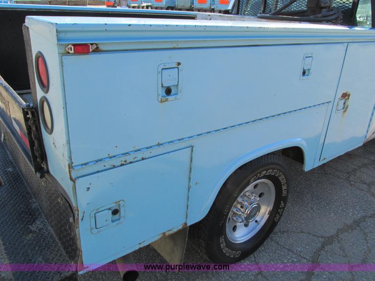 image for item I4195 1999 Ford F250 Super Duty XL utility truck