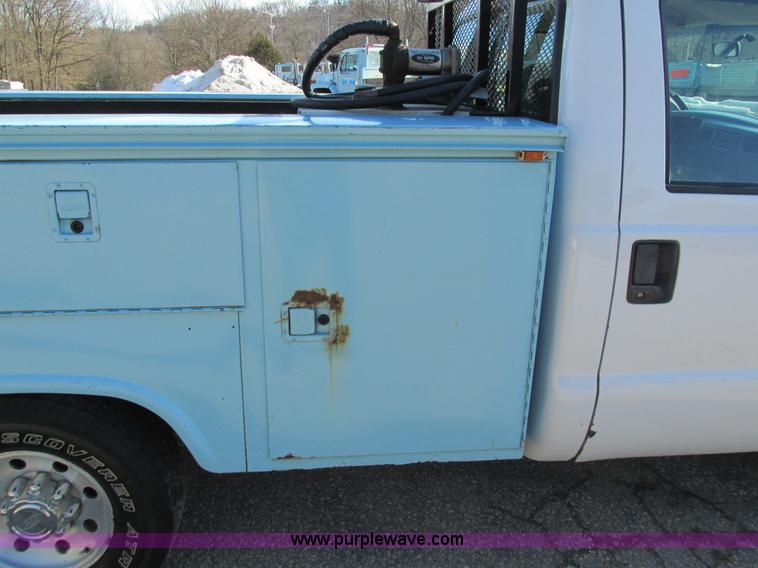 image for item I4195 1999 Ford F250 Super Duty XL utility truck
