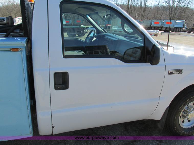 image for item I4195 1999 Ford F250 Super Duty XL utility truck