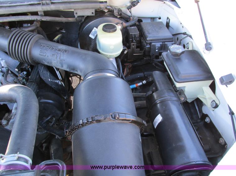 image for item I4195 1999 Ford F250 Super Duty XL utility truck