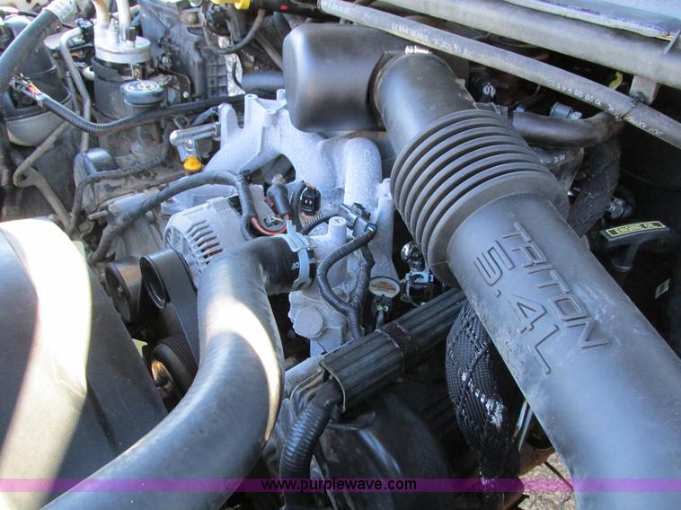 image for item I4195 1999 Ford F250 Super Duty XL utility truck