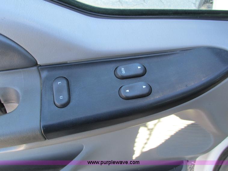 image for item I4195 1999 Ford F250 Super Duty XL utility truck