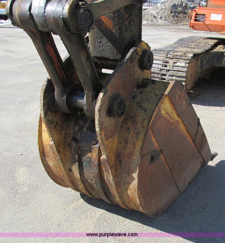 image for item I4198 1994 Hitachi EX150 excavator