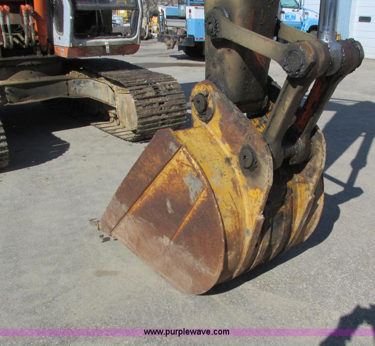 image for item I4198 1994 Hitachi EX150 excavator