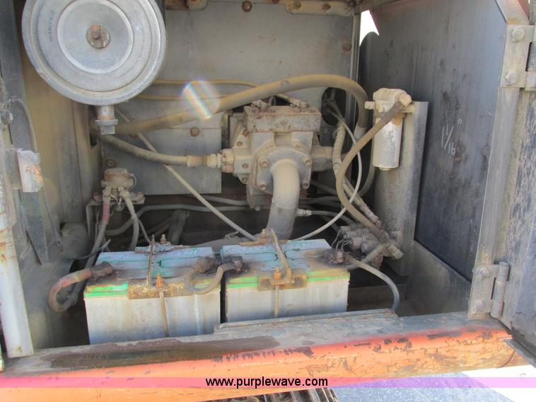 image for item I4198 1994 Hitachi EX150 excavator