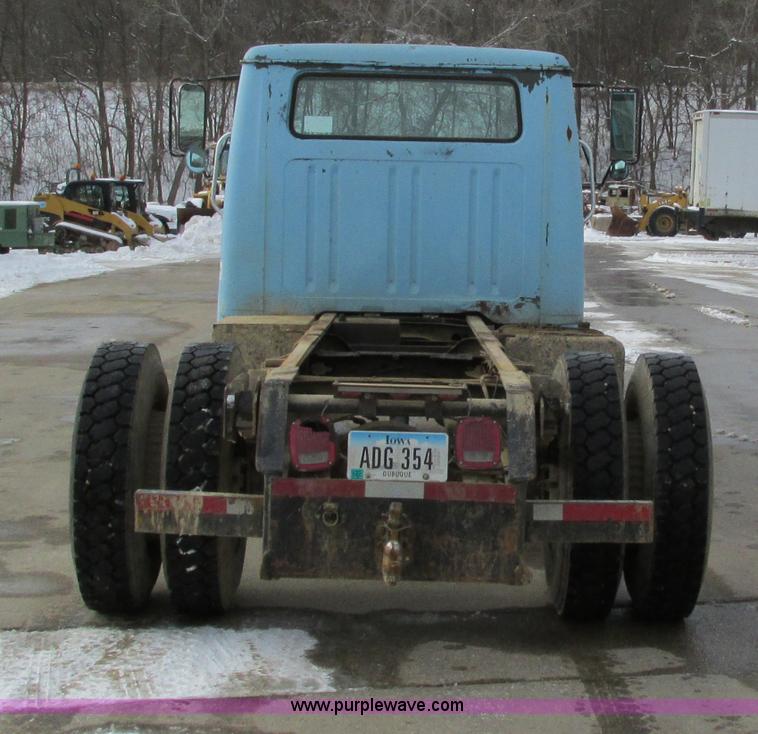 image for item I4199 1984 International S1600 truck cab and chassis