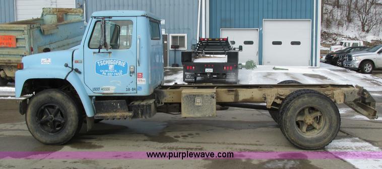 image for item I4199 1984 International S1600 truck cab and chassis