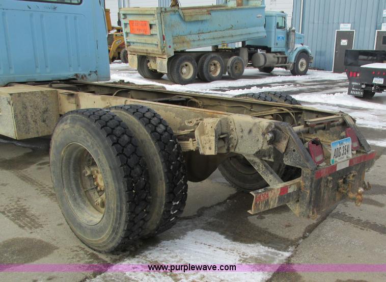 image for item I4199 1984 International S1600 truck cab and chassis