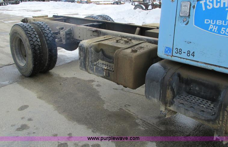 image for item I4199 1984 International S1600 truck cab and chassis