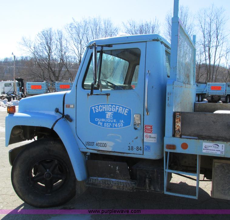 image for item I4199 1984 International S1600 truck cab and chassis